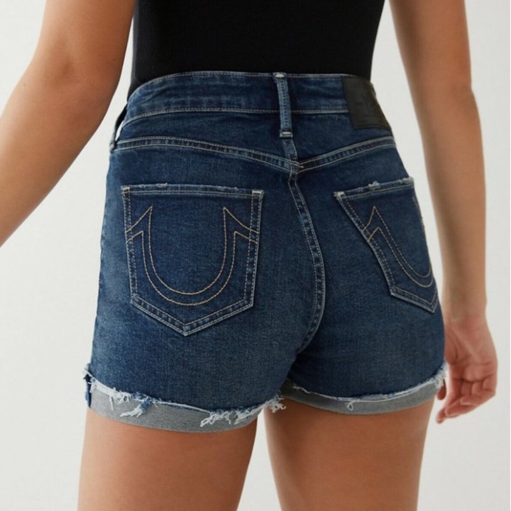 NWT True Religion Mid Rise “Jennie” Curvy Short Size 27